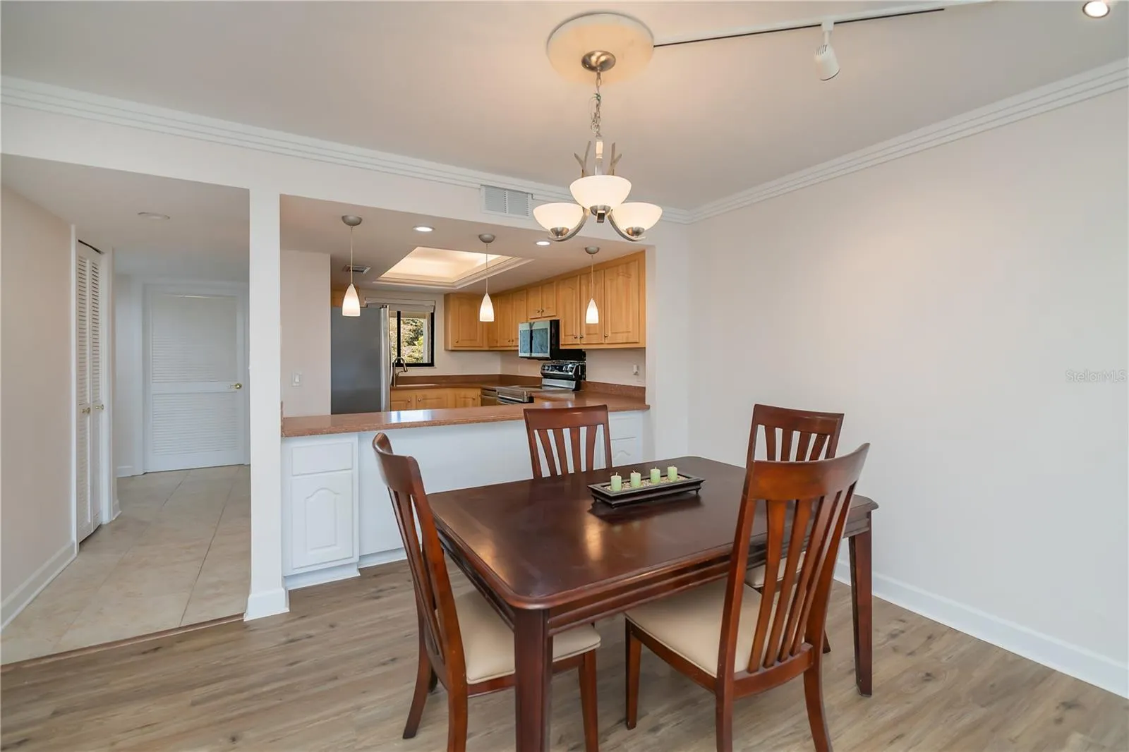 Dining into Kitchen