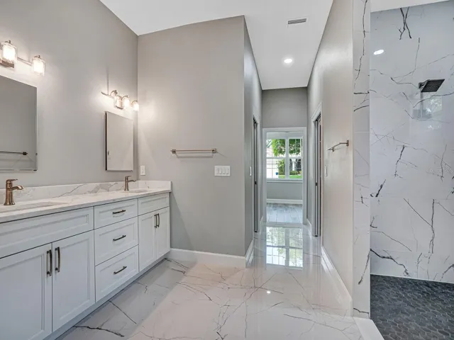 Master's bathroom