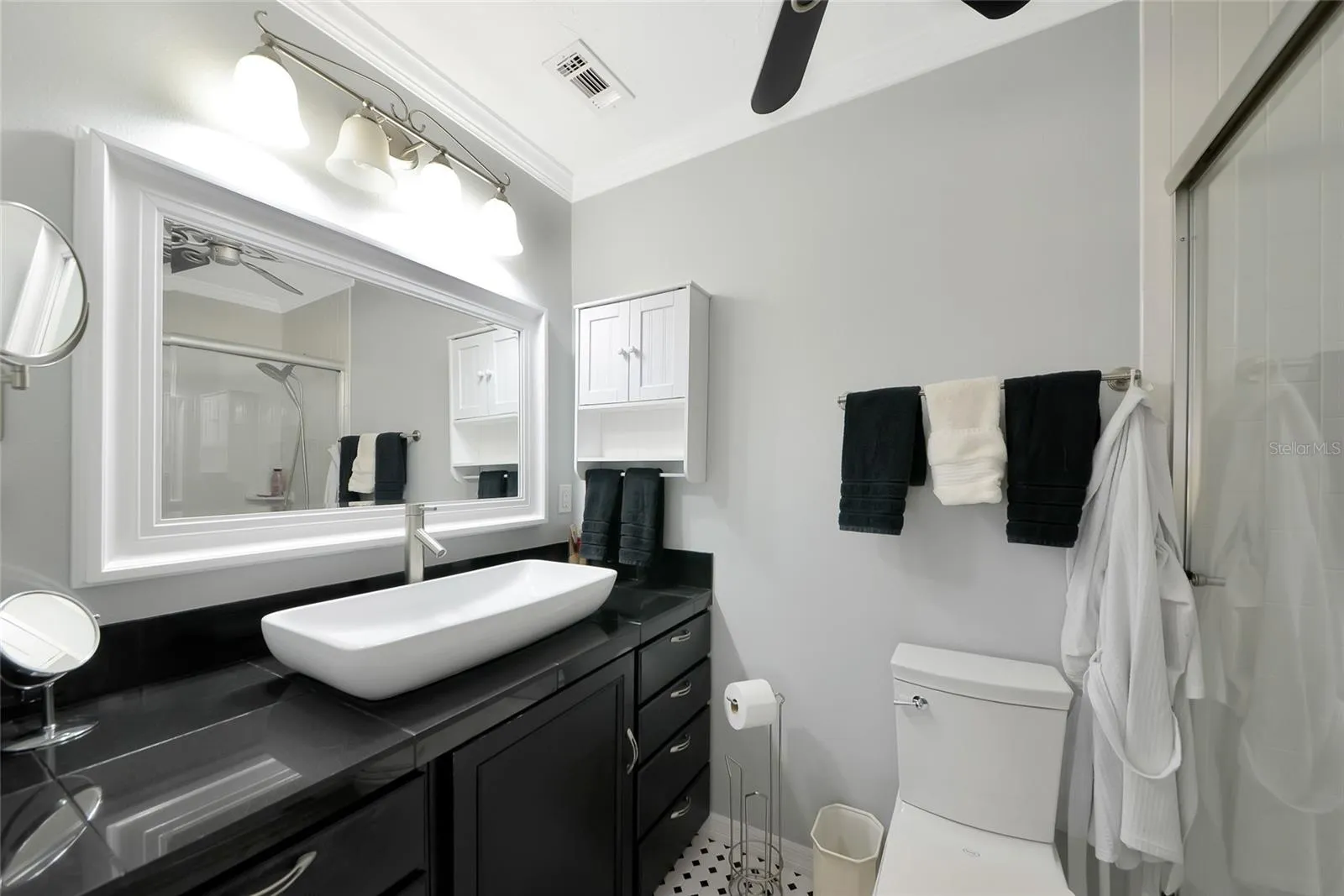 Modern master bath