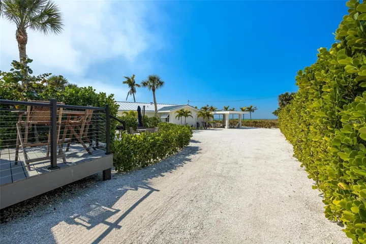 driveway to B Main House