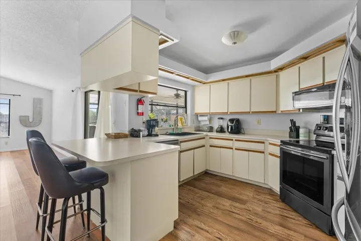 Kitchen bar