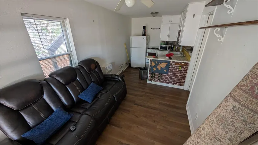 Duplex, first floor 1 Bed / 1 Bath unit
