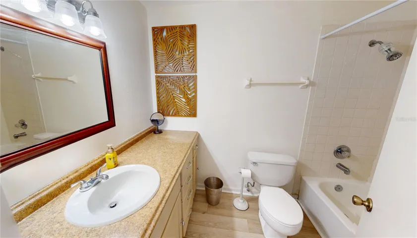 Guest bath with tub shower