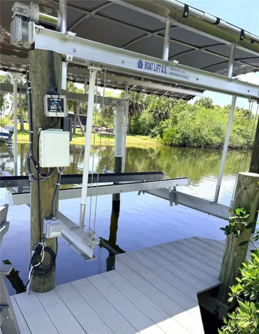 10,000 lb boat lift with Canopy