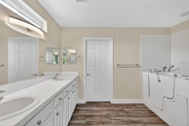 Spacious, with natural light !