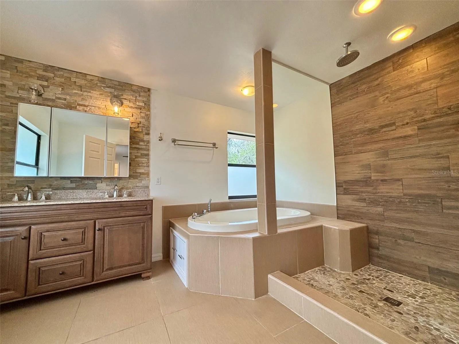Master Bathroom Jetted Tub &amp; Double Shower