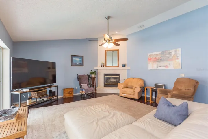 Corner fireplace