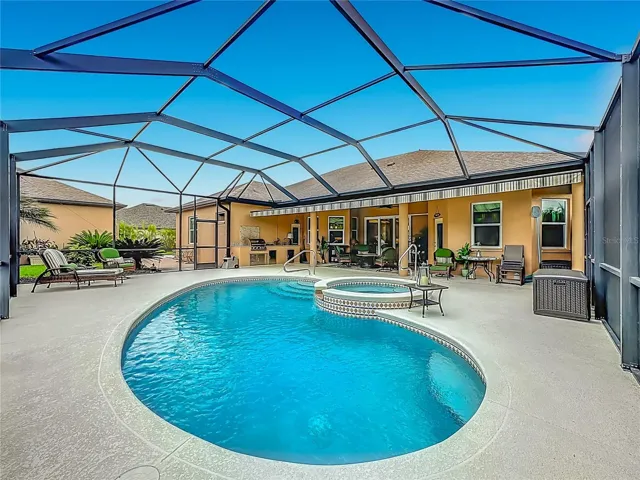 Private Pool and Spa!