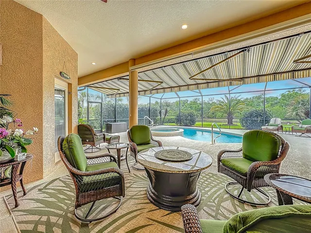 Lanai w/Sunsetter Retractable Awning>