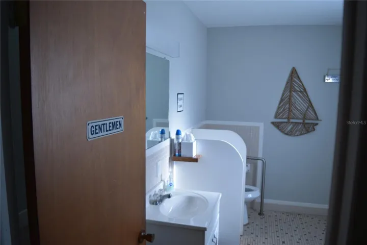 Clubhouse men restroom