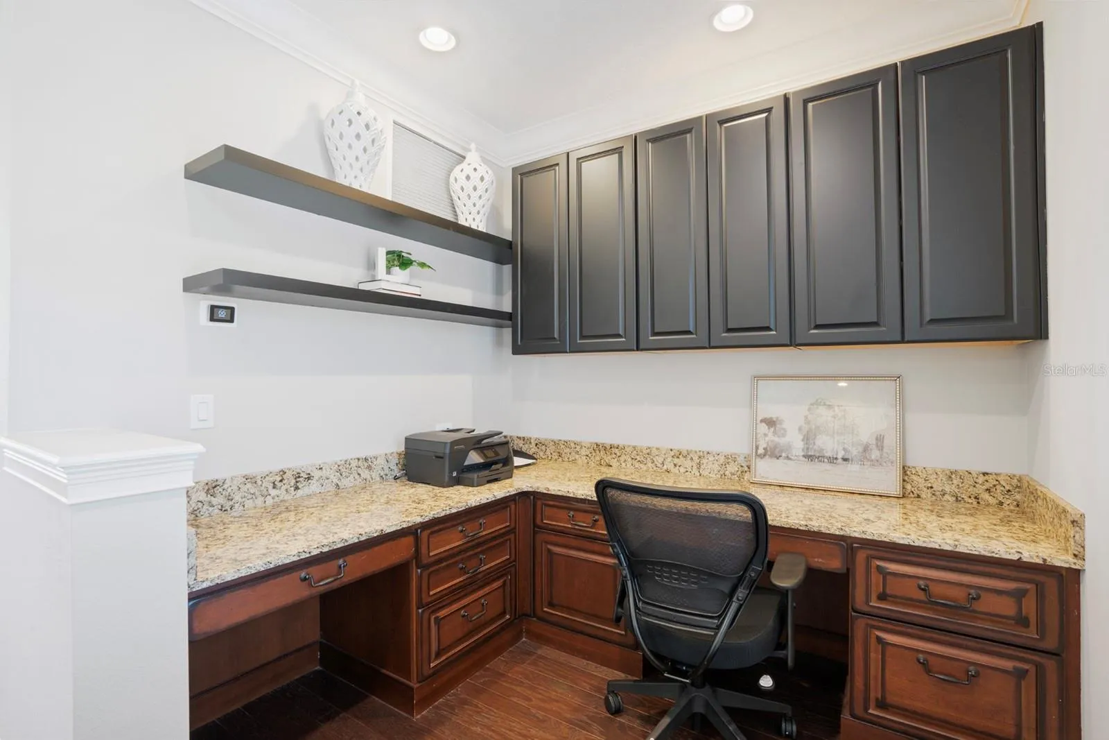 Bonus area built in desk
