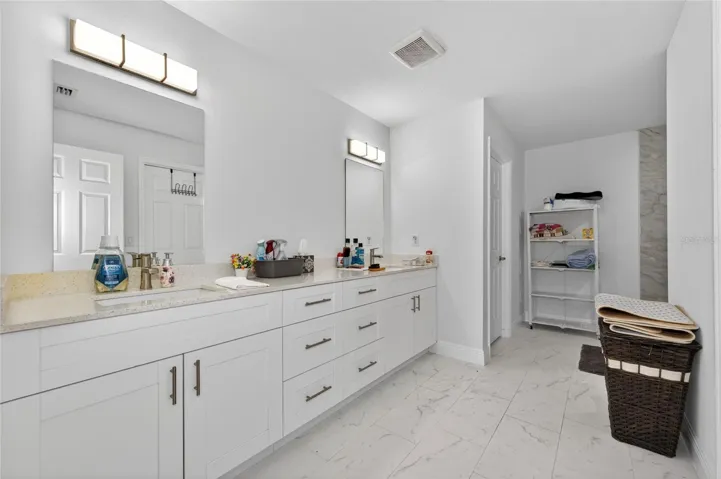PRIMARY SUITE BATHROOM WITH
