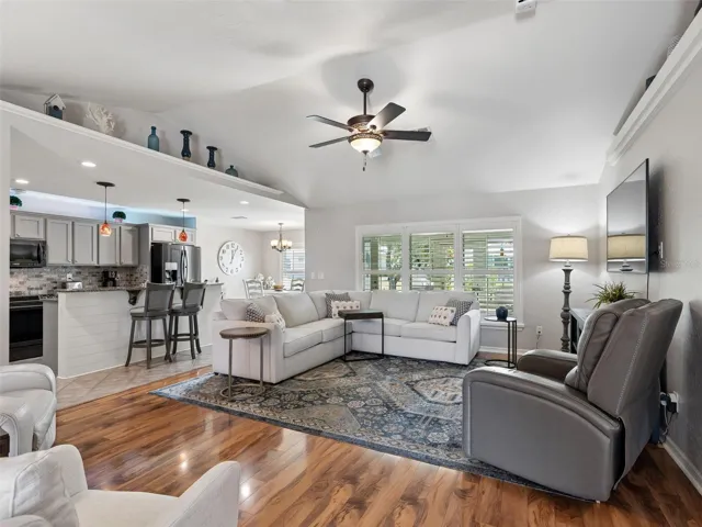 Living area w/Vaulted ceiling