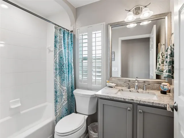 Guest bathroom w/Plantation shutters & Tub/Shower combination