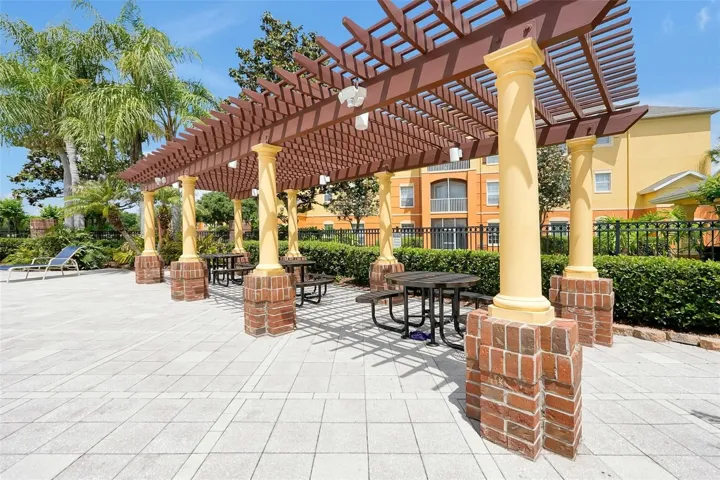 #33: Picknick Area at Community Pool!