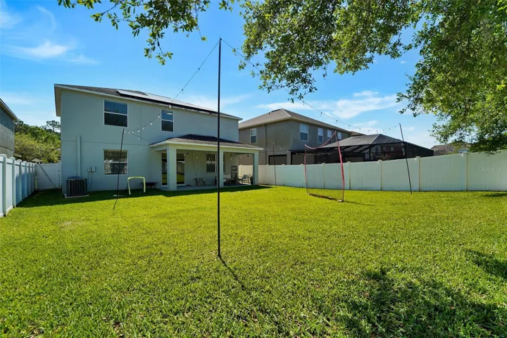 Spacious fully fenced back yard