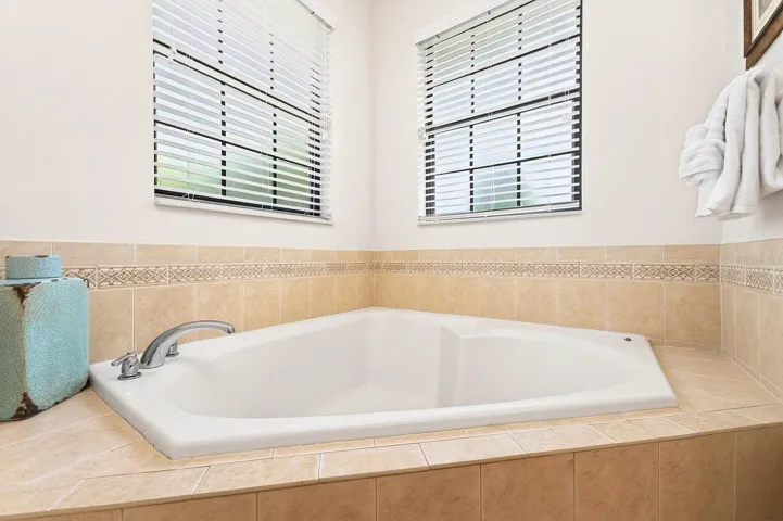 Soaking Tub.