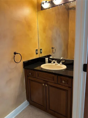Downstairs 1/2 Bath