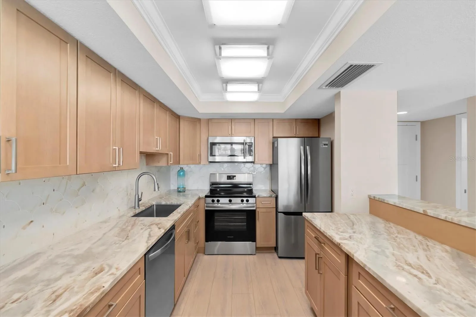 Kitchen with Level 4 Granite &amp; Solid Wood Cabinets