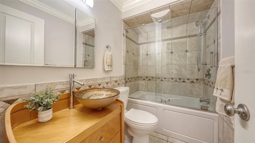 Second bathroom with full-sized tub