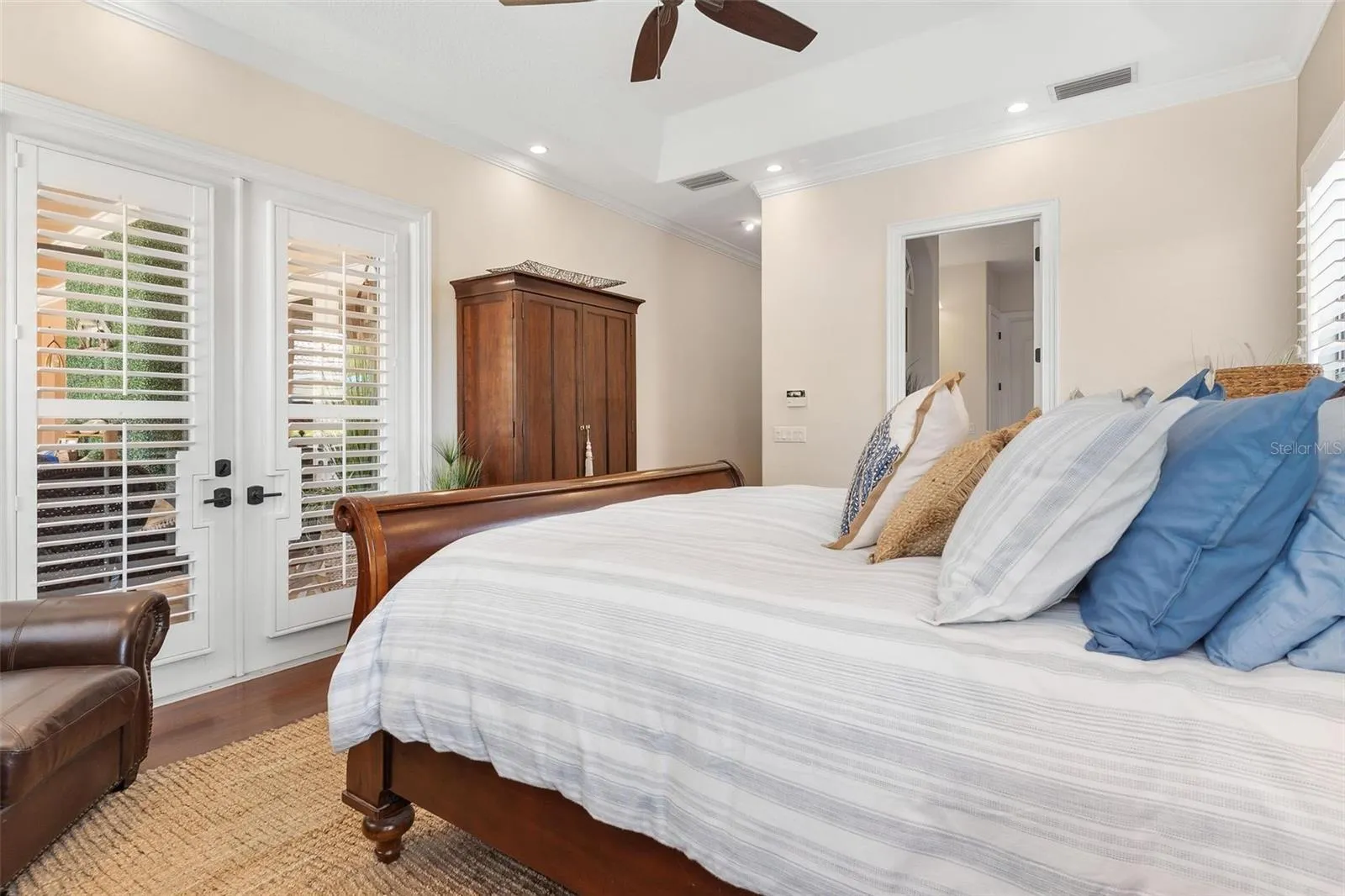 FRENCH DOORS TO LANAI