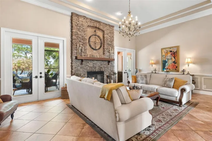 CERAMIC TILE IN MAIN AREAS