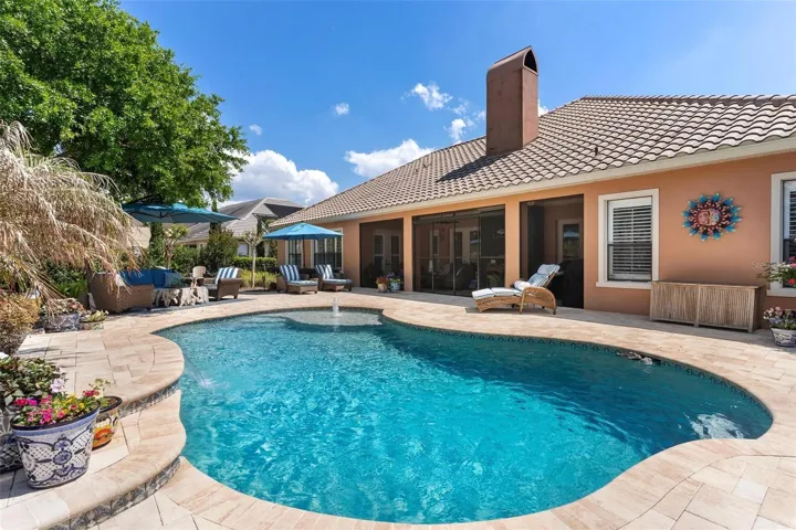 STUNNING POOL