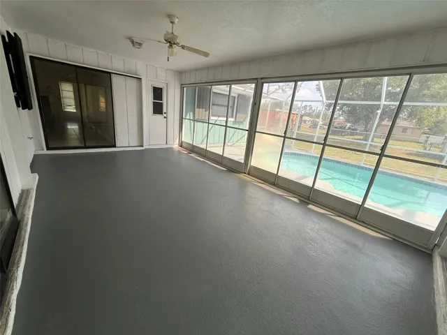 Florida room vinyl sliders open to screened enclosure