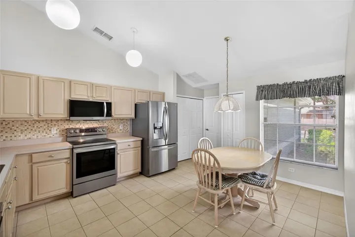 Kitchen 16'x13'