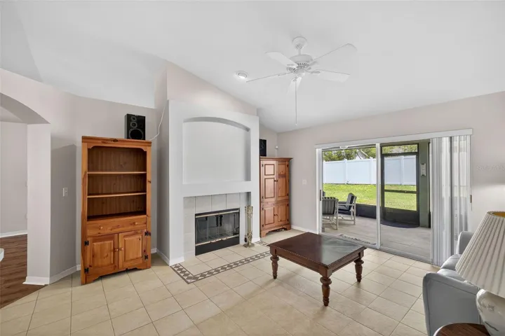Family Room15'x13'