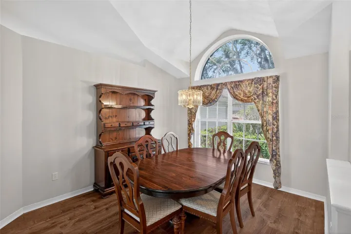 Dining Room11'x11'