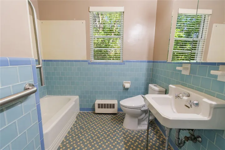 Bath between bedrooms