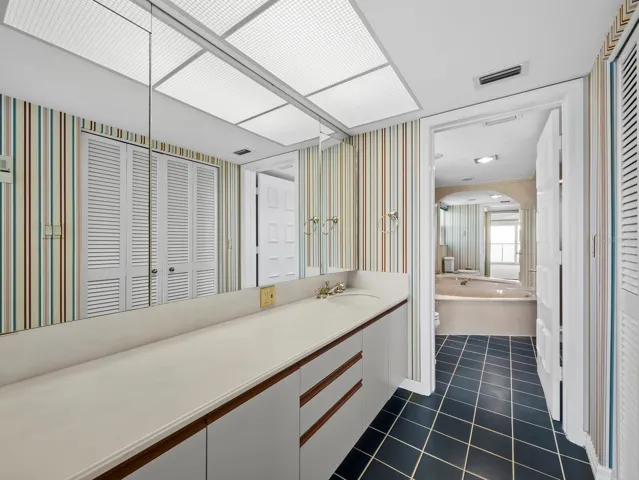 Bedroom 2 ensuite bath