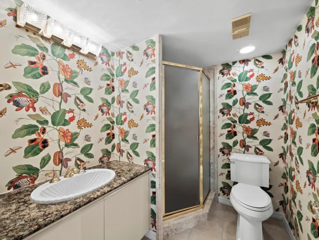 Bath adjoining bedroom 4