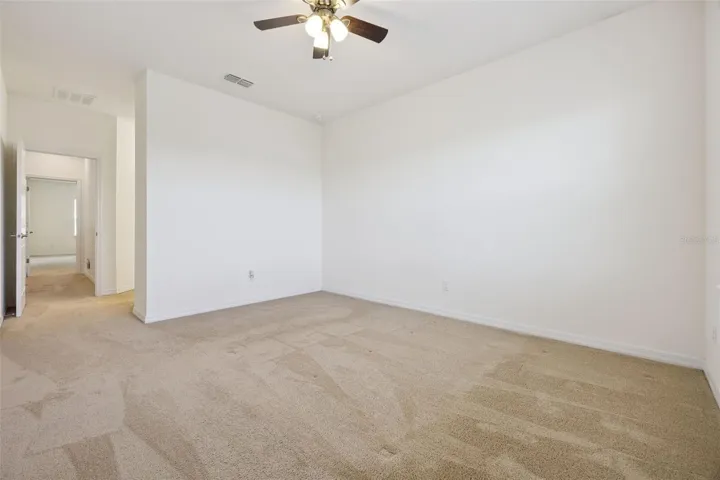 Spacious Secondary Bedroom with walk in Closet