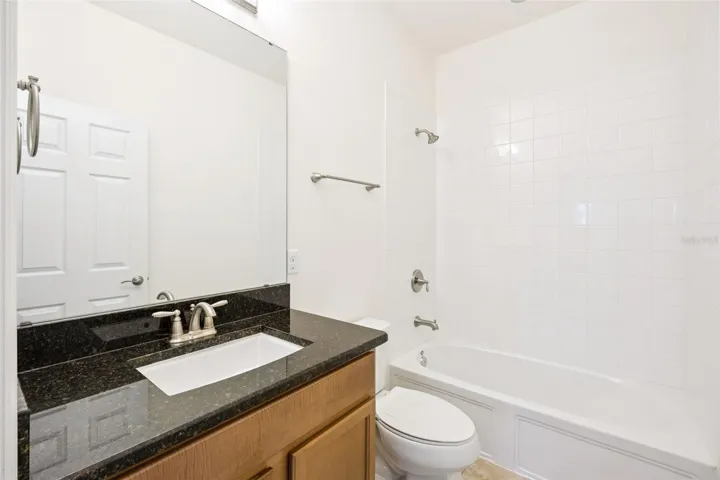 Upstairs Full Bathroom
