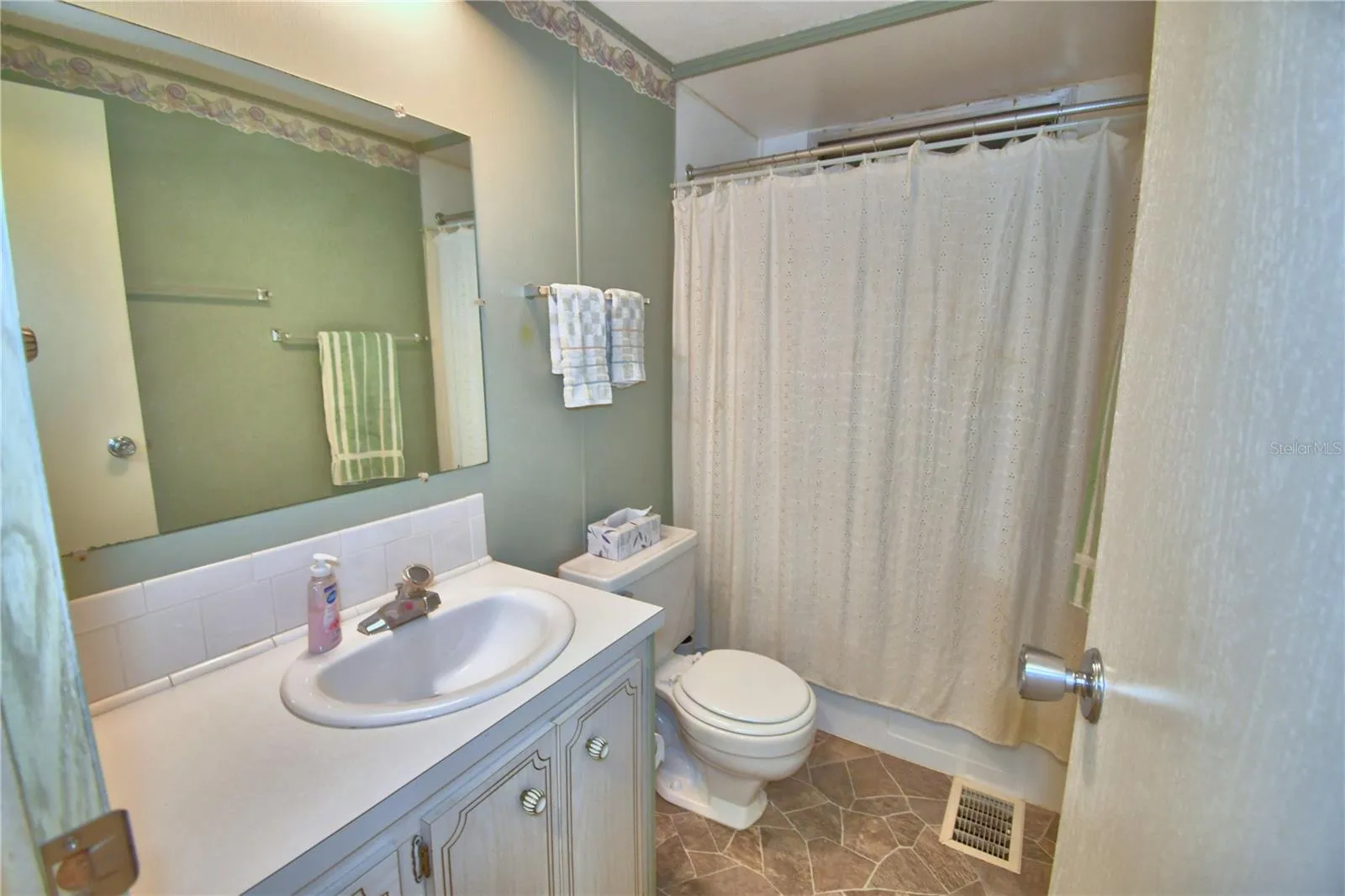 Bath 2/Guest Bath