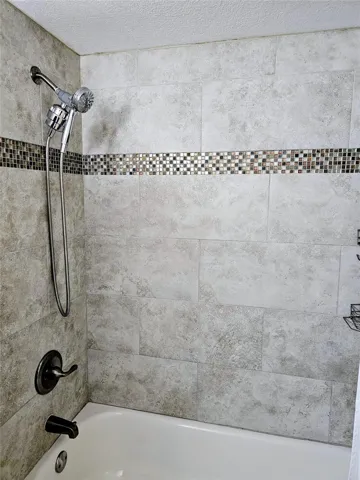 Hall Tub/Shower