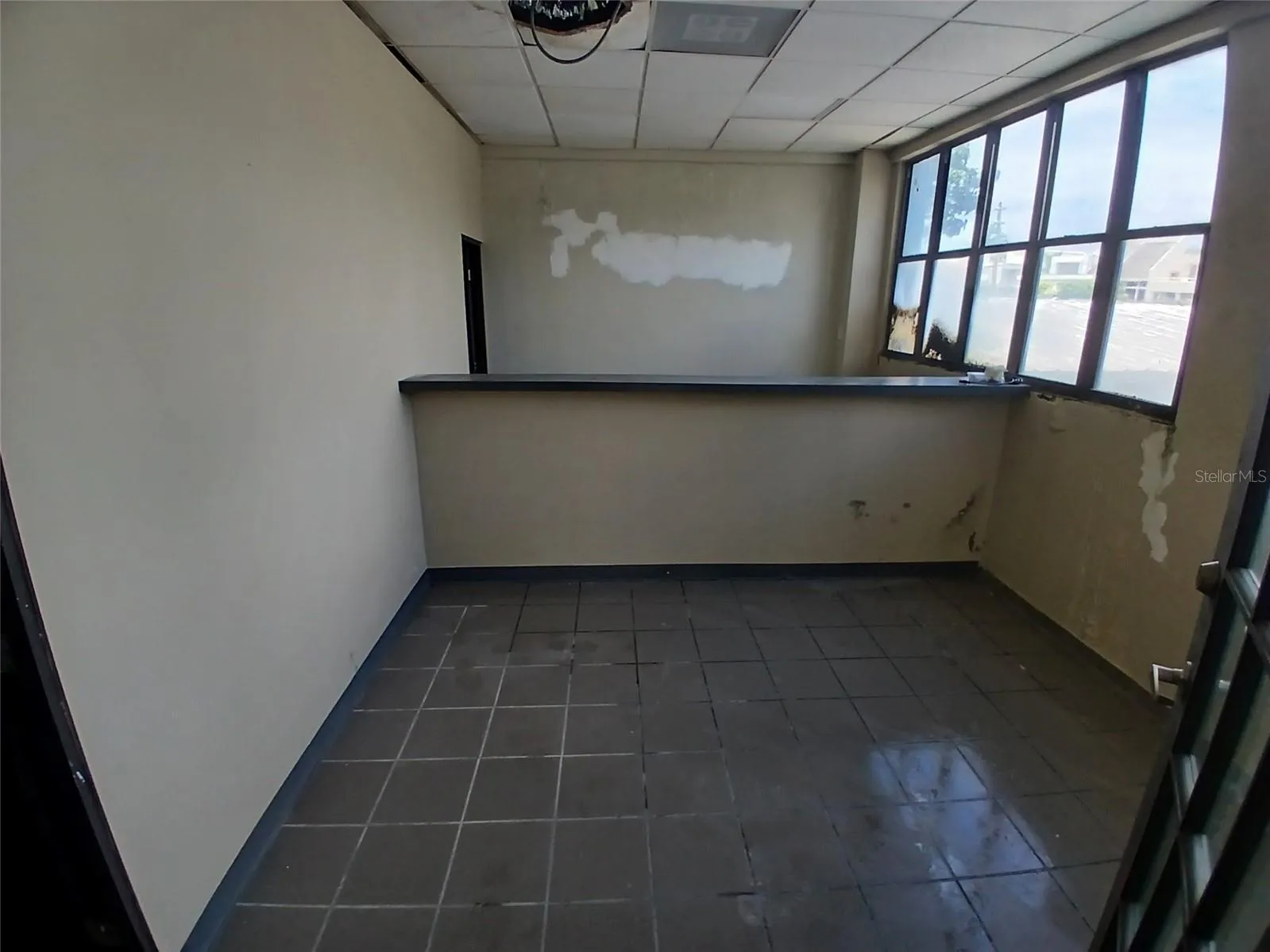 Third Floor West Side Reception/Waiting Area