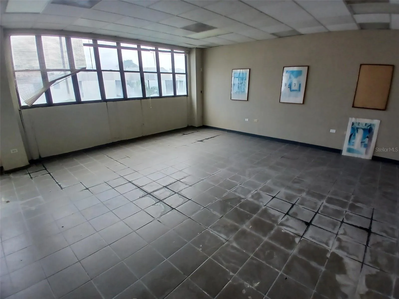 Third Floor East Side Bullpen/Conference Area