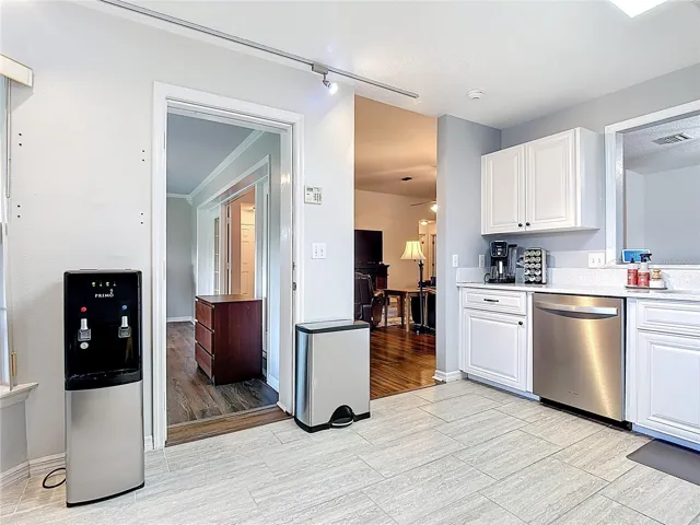 Florida room and living room entry ways flow into the kitchen