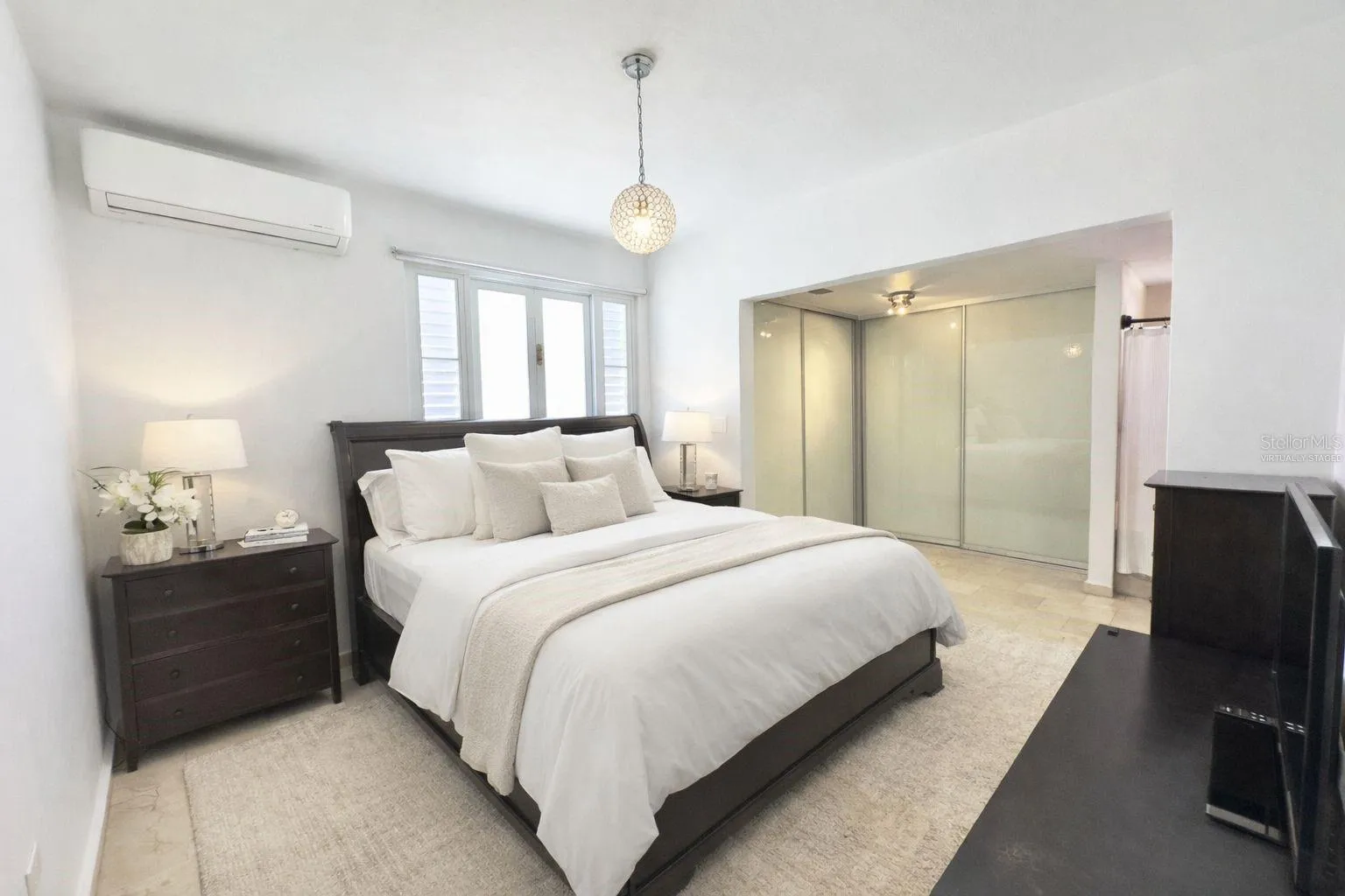 room virtually staged