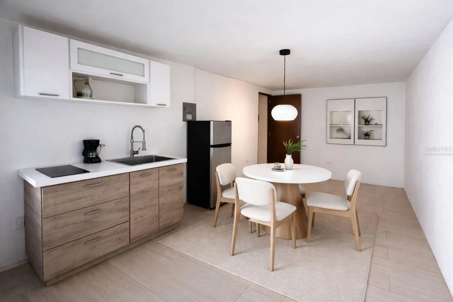 room virtually staged
