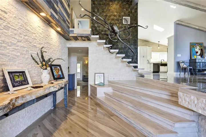 Foyer upon entry