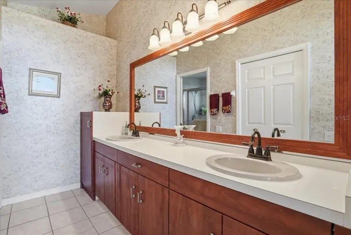 Primary en-suite