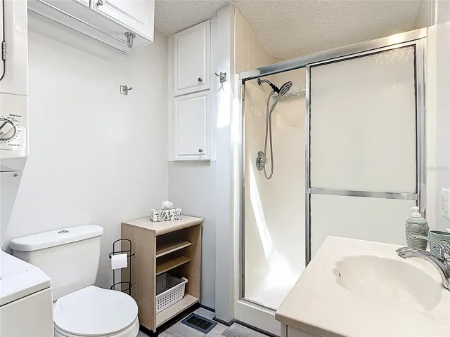 2nd bathroom