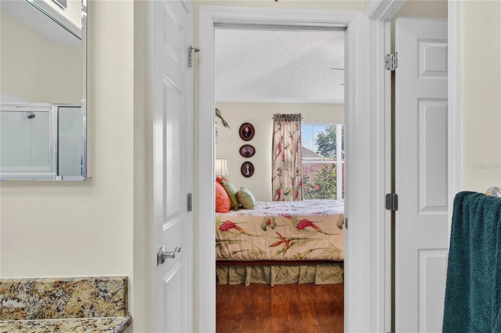 ENTRANCE TO EN SUITE BATH