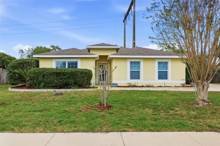 Welcome Home to Newberry Oaks