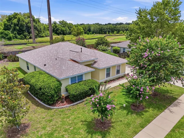 Welcome Home to Newberry Oaks