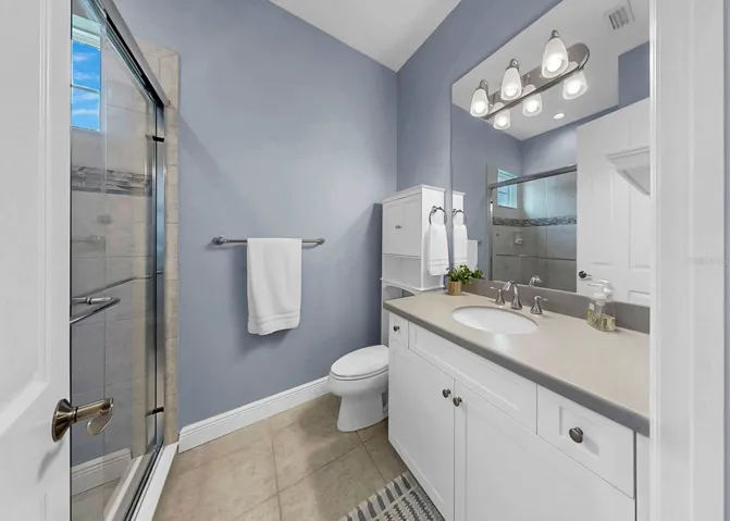 Bathroom 3 (ensuite)
